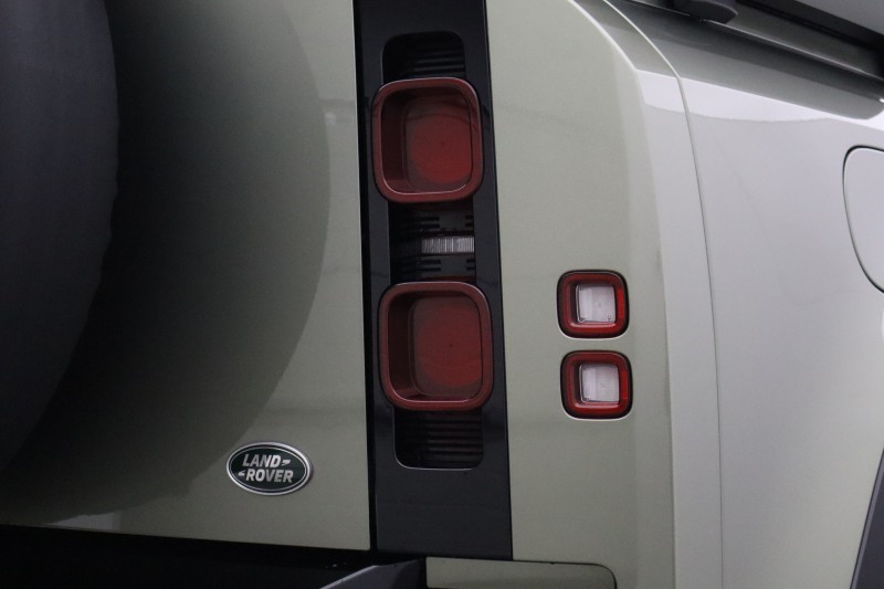 2023 (23) LAND ROVER DEFENDER 3.0 D300 HSE 110 5dr Auto 5462982