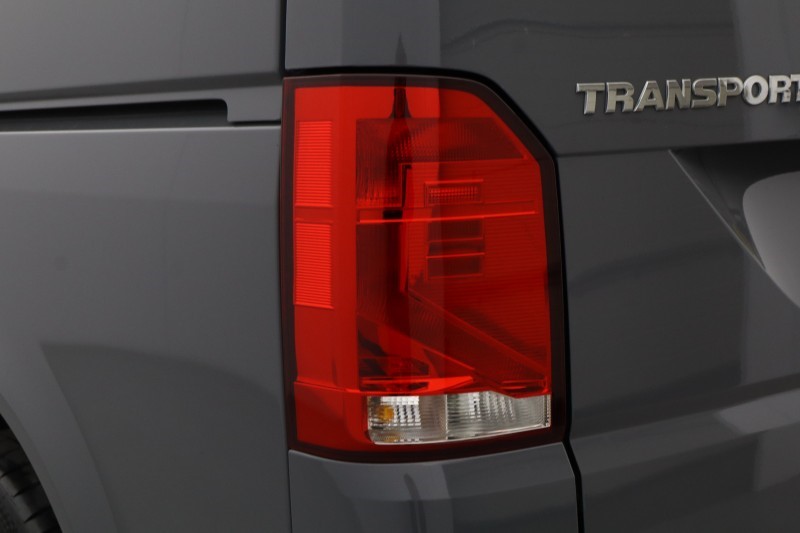 2022 (22) VOLKSWAGEN COMMERCIAL TRANSPORTER 2.0 TDI 150 Highline Van DSG 5531917