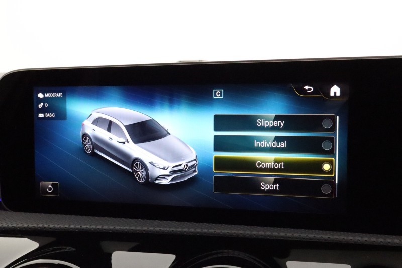 2020 (70) MERCEDES-BENZ A CLASS A35 4Matic Premium 5dr Auto 5477543