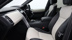 2024 (73) LAND ROVER DISCOVERY 3.0 D300 Metropolitan Edition 5dr Auto 5482402