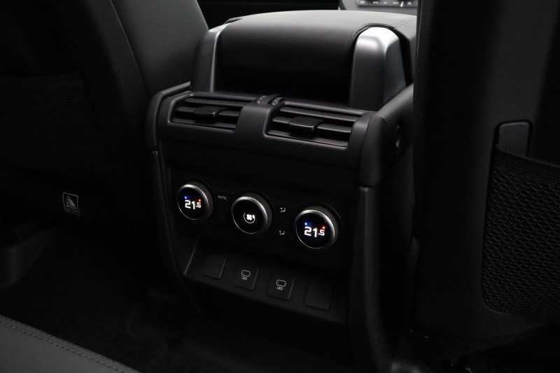 2024 (24) LAND ROVER DEFENDER 3.0 D250 X-Dynamic SE 110 5dr Auto [7 Seat] 5471878