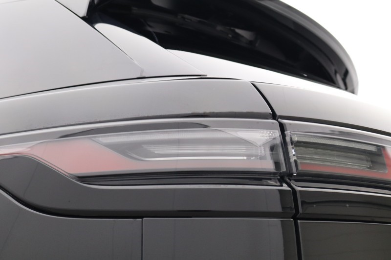 2025 (25) LAND ROVER RANGE ROVER VELAR 2.0 D200 MHEV Dynamic SE 5dr Auto 5546525
