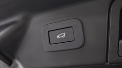 2025 (25) LAND ROVER RANGE ROVER VELAR 2.0 D200 MHEV Dynamic SE 5dr Auto 5546531