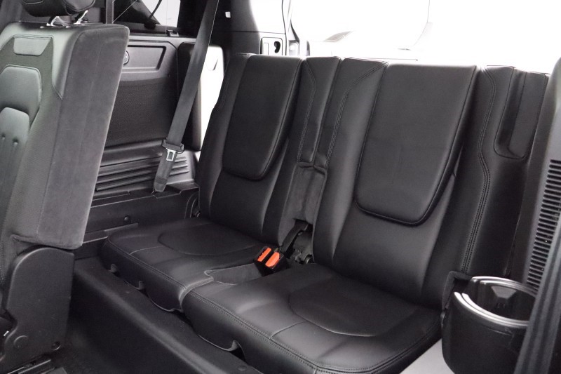 2020 (70) LAND ROVER DEFENDER 2.0 D240 SE 110 5dr Auto [7 Seat] 5522935