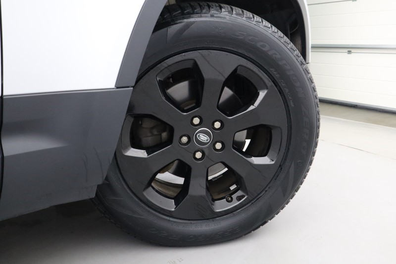 2020 (70) LAND ROVER DEFENDER 2.0 D240 SE 110 5dr Auto [7 Seat] 5523342