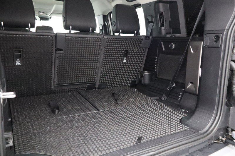 2020 (70) LAND ROVER DEFENDER 2.0 D240 SE 110 5dr Auto [7 Seat] 5522931