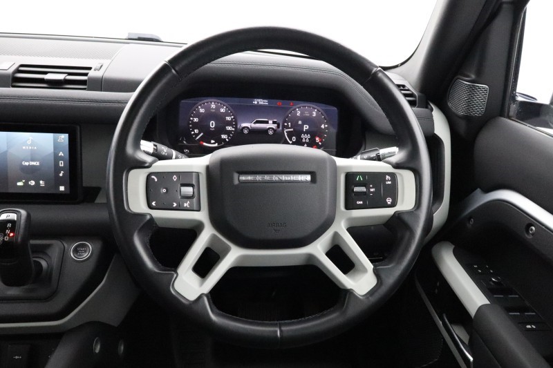 2020 (70) LAND ROVER DEFENDER 2.0 D240 SE 110 5dr Auto [7 Seat] 5522945