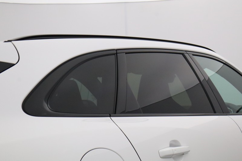 2023 (23) JAGUAR F-PACE 2.0 D200 R-Dynamic HSE Black 5dr Auto AWD 5543068