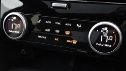 2022 (22) LAND ROVER DISCOVERY 3.0 D300 R-Dynamic SE 5dr Auto 5558678