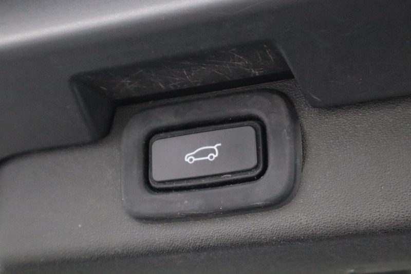 2022 (22) LAND ROVER DISCOVERY 3.0 D300 R-Dynamic SE 5dr Auto 5558658