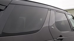2022 (22) LAND ROVER DISCOVERY 3.0 D300 R-Dynamic SE 5dr Auto 5558636