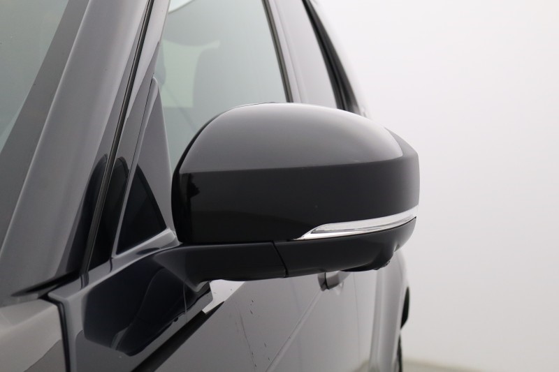 2022 (22) LAND ROVER DISCOVERY 3.0 D300 R-Dynamic SE 5dr Auto 5558630