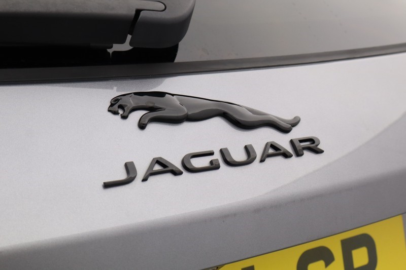 2024 (24) JAGUAR F-PACE 2.0 D200 R-Dynamic HSE Black 5dr Auto AWD 5576638