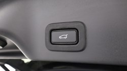 2020 (70) LAND ROVER RANGE ROVER EVOQUE 1.5 P300e R-Dynamic SE 5dr Auto 5571029