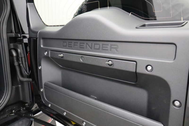 2022 (71) LAND ROVER DEFENDER 3.0 D300 X-Dynamic HSE 110 5dr Auto 5584839