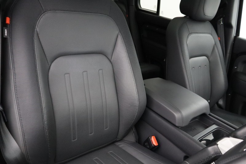 2022 (71) LAND ROVER DEFENDER 3.0 D300 X-Dynamic HSE 110 5dr Auto 5584824