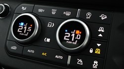 2022 (71) LAND ROVER DEFENDER 3.0 D300 X-Dynamic HSE 110 5dr Auto 5584859