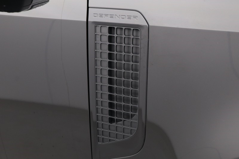 2022 (71) LAND ROVER DEFENDER 3.0 D300 X-Dynamic HSE 110 5dr Auto 5584805