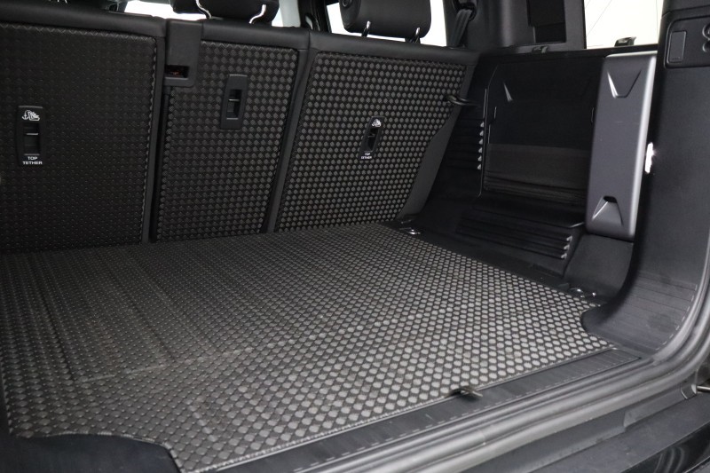 2022 (71) LAND ROVER DEFENDER 3.0 D300 X-Dynamic HSE 110 5dr Auto 5584838