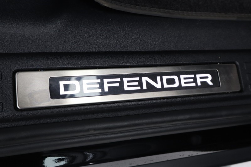 2022 (71) LAND ROVER DEFENDER 3.0 D300 X-Dynamic HSE 110 5dr Auto 5584820