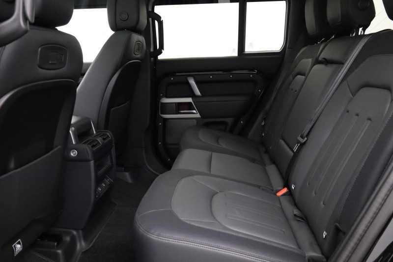 2022 (71) LAND ROVER DEFENDER 3.0 D300 X-Dynamic HSE 110 5dr Auto 5584833