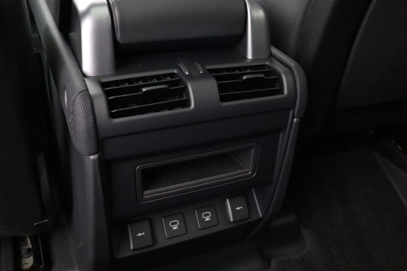 2022 (71) LAND ROVER DEFENDER 3.0 D300 X-Dynamic HSE 110 5dr Auto 5584843