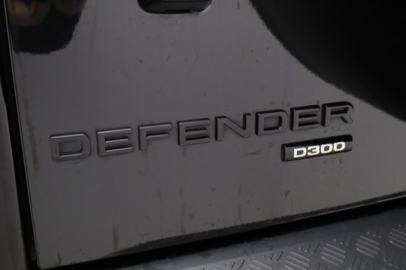 2022 (71) LAND ROVER DEFENDER 3.0 D300 X-Dynamic HSE 110 5dr Auto 5584815