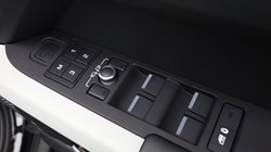 2022 (71) LAND ROVER DEFENDER 3.0 D300 X-Dynamic HSE 110 5dr Auto 5584819
