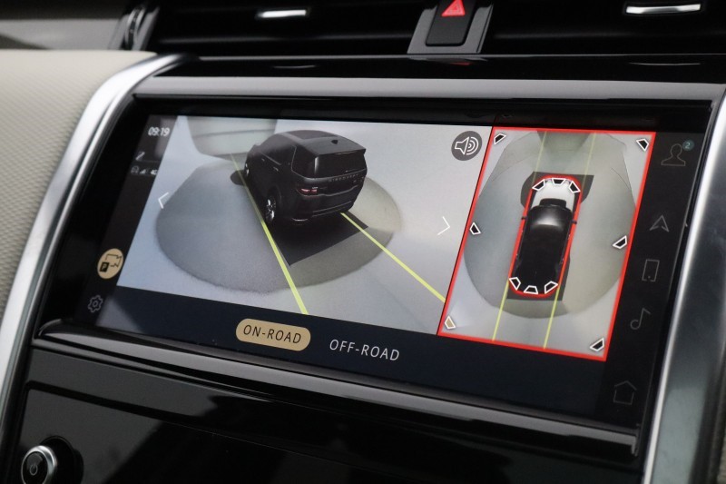 2021 (21) LAND ROVER DISCOVERY SPORT 2.0 P290 Black 5dr Auto 5601686