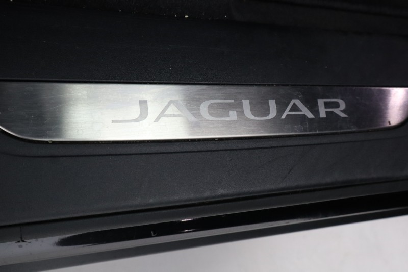 2023 (73) JAGUAR F-PACE 2.0 D200 R-Dynamic SE Black 5dr Auto AWD 5598809