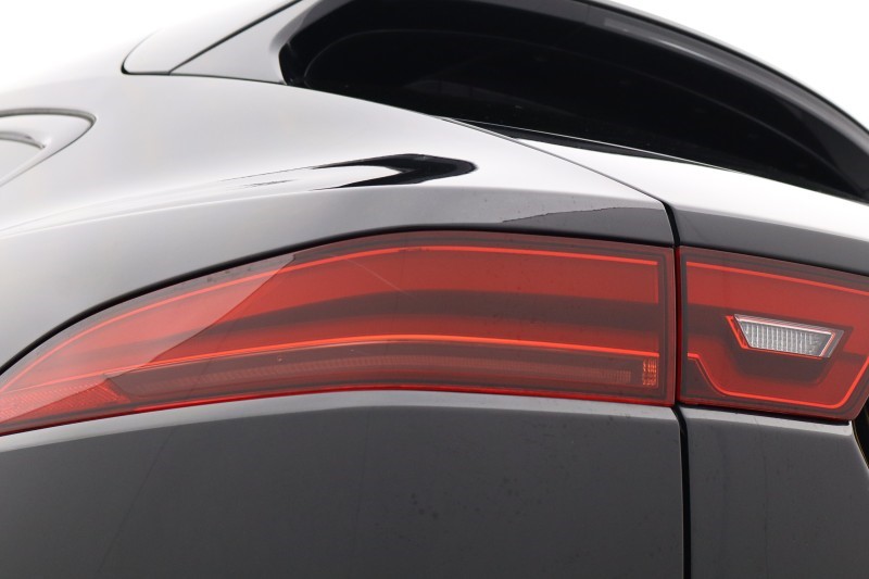 2023 (23) JAGUAR E-PACE 2.0 D200 R-Dynamic Black 5dr Auto 5600839