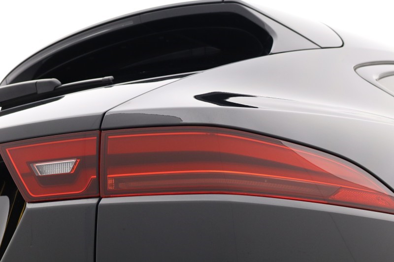 2023 (23) JAGUAR E-PACE 2.0 D200 R-Dynamic Black 5dr Auto 5600838