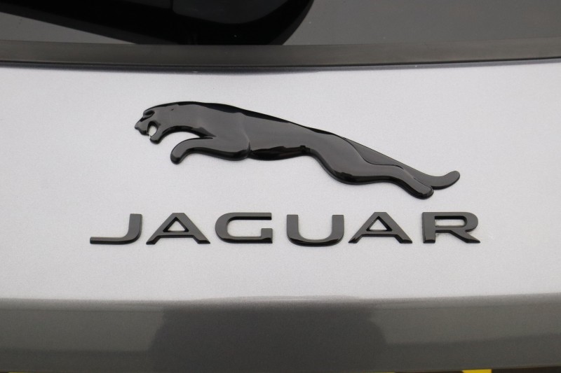 2023 (23) JAGUAR F-PACE 2.0 P250 R-Dynamic SE Black 5dr Auto AWD 5612793