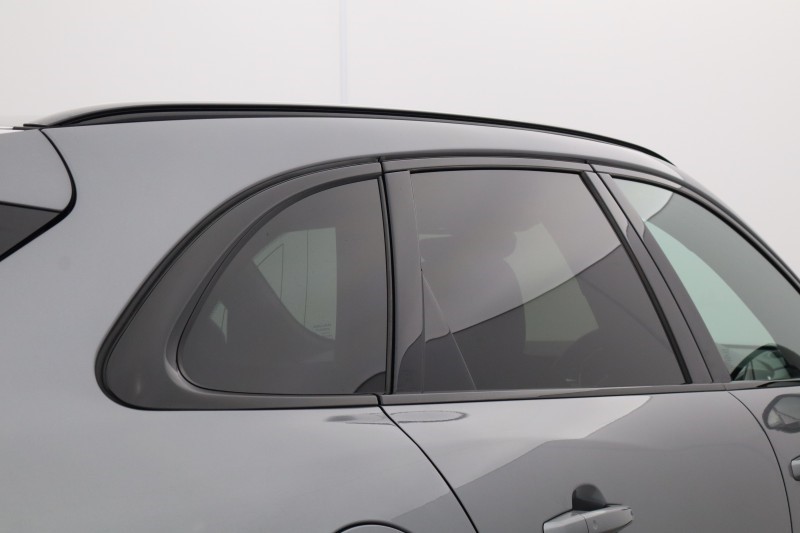 2023 (23) JAGUAR F-PACE 2.0 P250 R-Dynamic SE Black 5dr Auto AWD 5612798