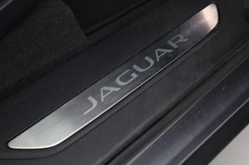 2023 (23) JAGUAR F-PACE 2.0 P250 R-Dynamic SE Black 5dr Auto AWD 5612763