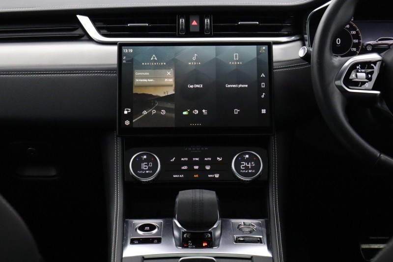 2023 (23) JAGUAR F-PACE 2.0 P250 R-Dynamic SE Black 5dr Auto AWD 5612757