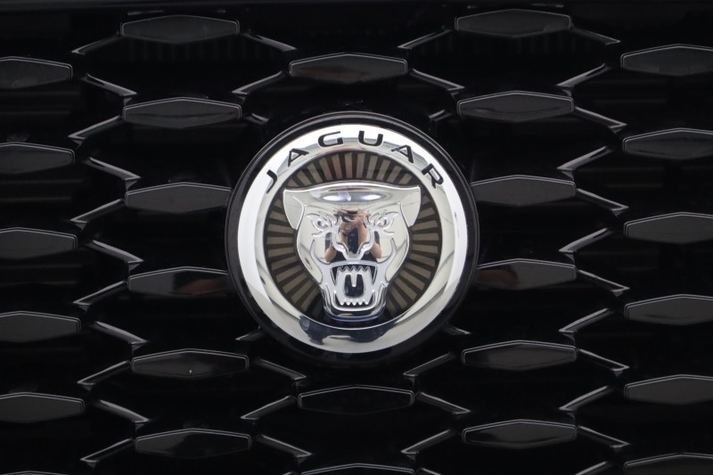2023 (23) JAGUAR F-PACE 2.0 P250 R-Dynamic SE Black 5dr Auto AWD 5612789