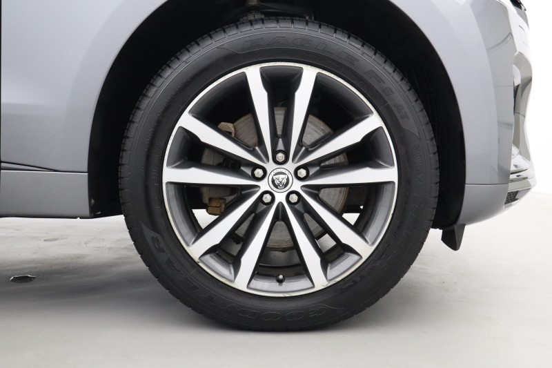 2023 (23) JAGUAR F-PACE 2.0 P250 R-Dynamic SE Black 5dr Auto AWD 5612786
