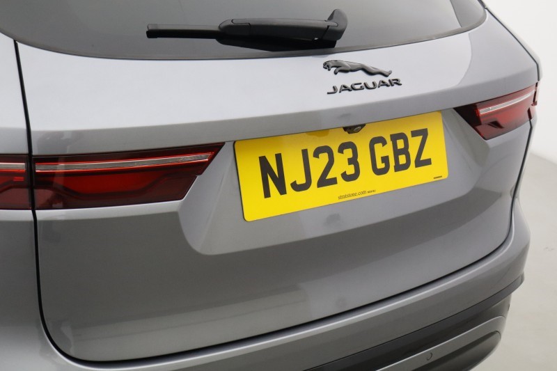 2023 (23) JAGUAR F-PACE 2.0 P250 R-Dynamic SE Black 5dr Auto AWD 5612794