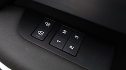 2023 (23) LAND ROVER DISCOVERY 3.0 D300 R-Dynamic SE 5dr Auto 5652534