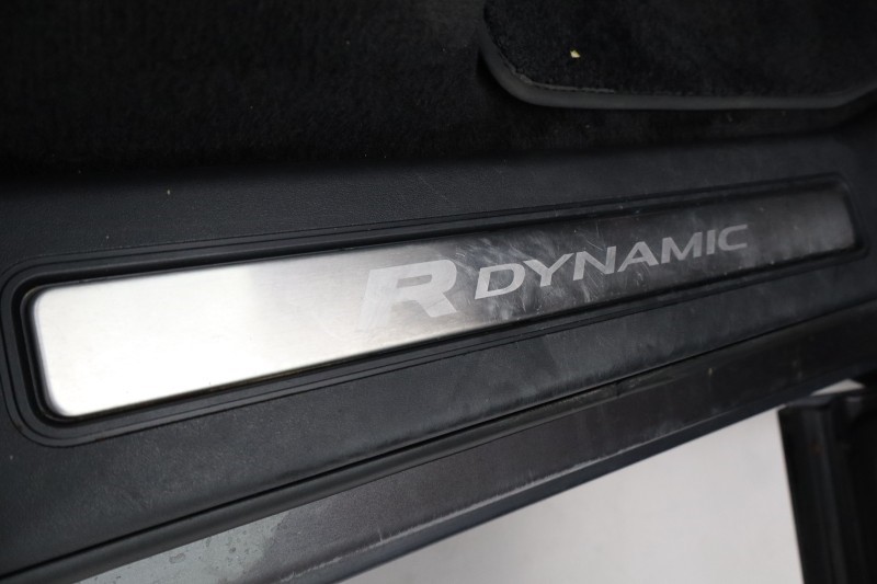 2023 (23) LAND ROVER DISCOVERY 3.0 D300 R-Dynamic SE 5dr Auto 5652536