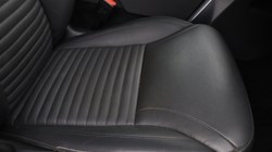 2023 (23) LAND ROVER DISCOVERY 3.0 D300 R-Dynamic SE 5dr Auto 5652538