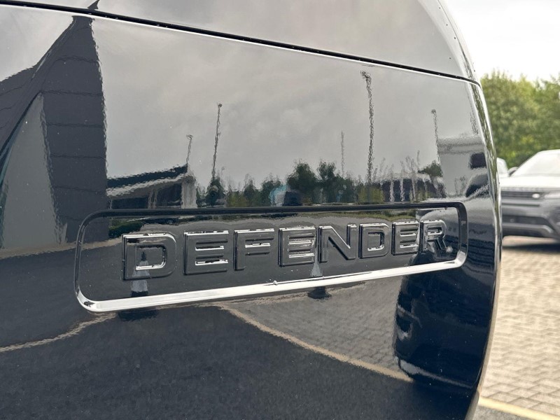 2024 (74) LAND ROVER DEFENDER 3.0 D300 X-Dynamic SE 130 5dr Auto 5683798