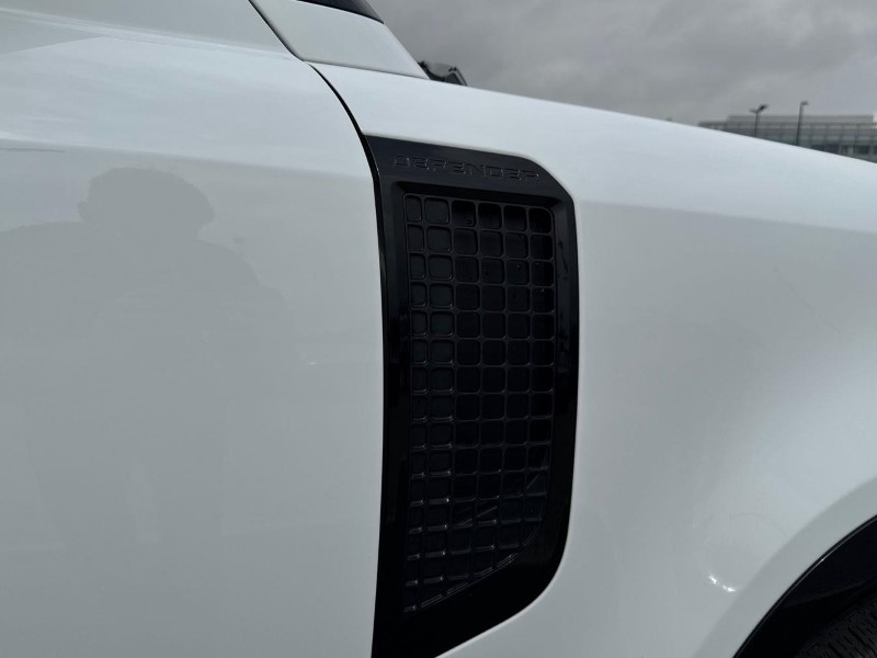 2024 (74) LAND ROVER DEFENDER 3.0 D300 X-Dynamic SE 130 5dr Auto 5683778