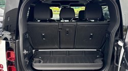 2024 (74) LAND ROVER DEFENDER 3.0 D300 X-Dynamic SE 130 5dr Auto 5683768