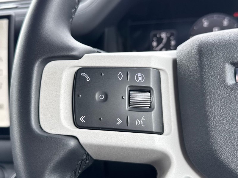 2024 (74) LAND ROVER DEFENDER 3.0 D300 X-Dynamic SE 130 5dr Auto 5683784