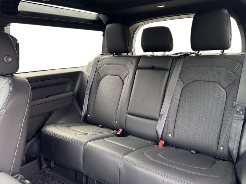 2024 (74) LAND ROVER DEFENDER 3.0 D300 X-Dynamic SE 130 5dr Auto 5683762