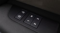 2023 (73) LAND ROVER DISCOVERY 3.0 D300 Metropolitan Edition 5dr Auto 5703185