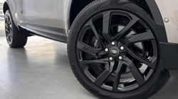 2023 (73) LAND ROVER DISCOVERY 3.0 D300 Metropolitan Edition 5dr Auto 5703292