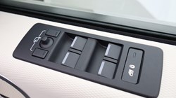 2023 (73) LAND ROVER DISCOVERY 3.0 D300 Metropolitan Edition 5dr Auto 5703184